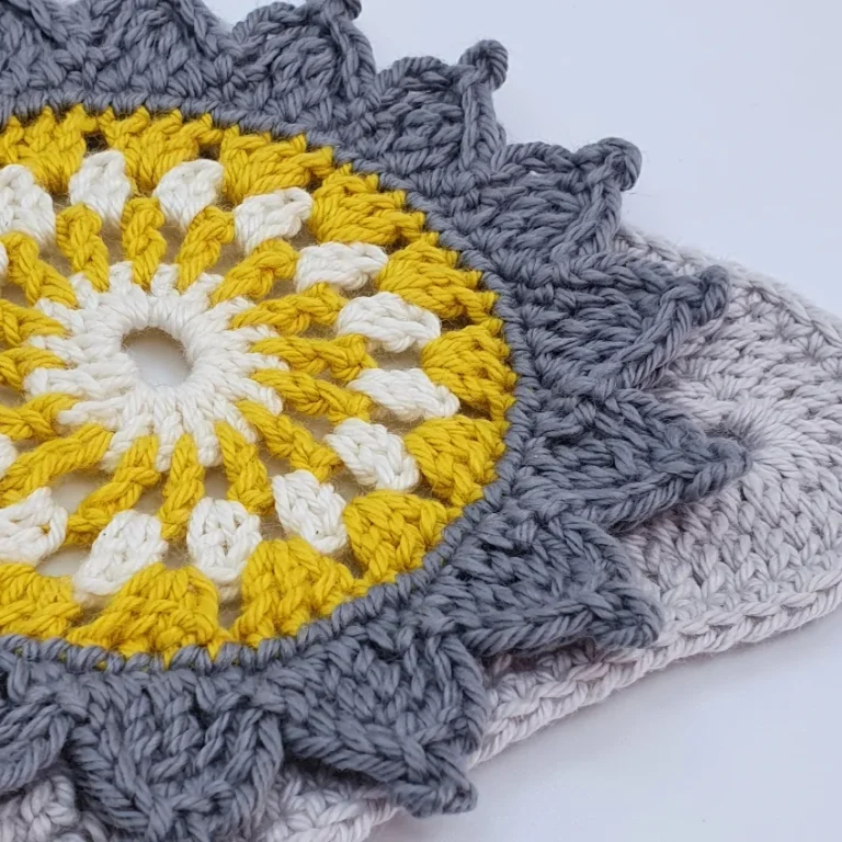 Unique crochet sample by crochet graduate Judy Sendrove