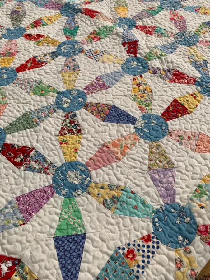 machine quilt made by carolyn forster, colourful floral design