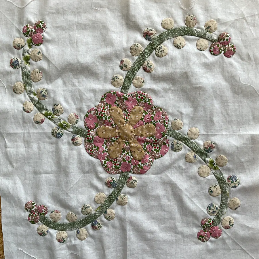 floral quilt design by carolyn forster